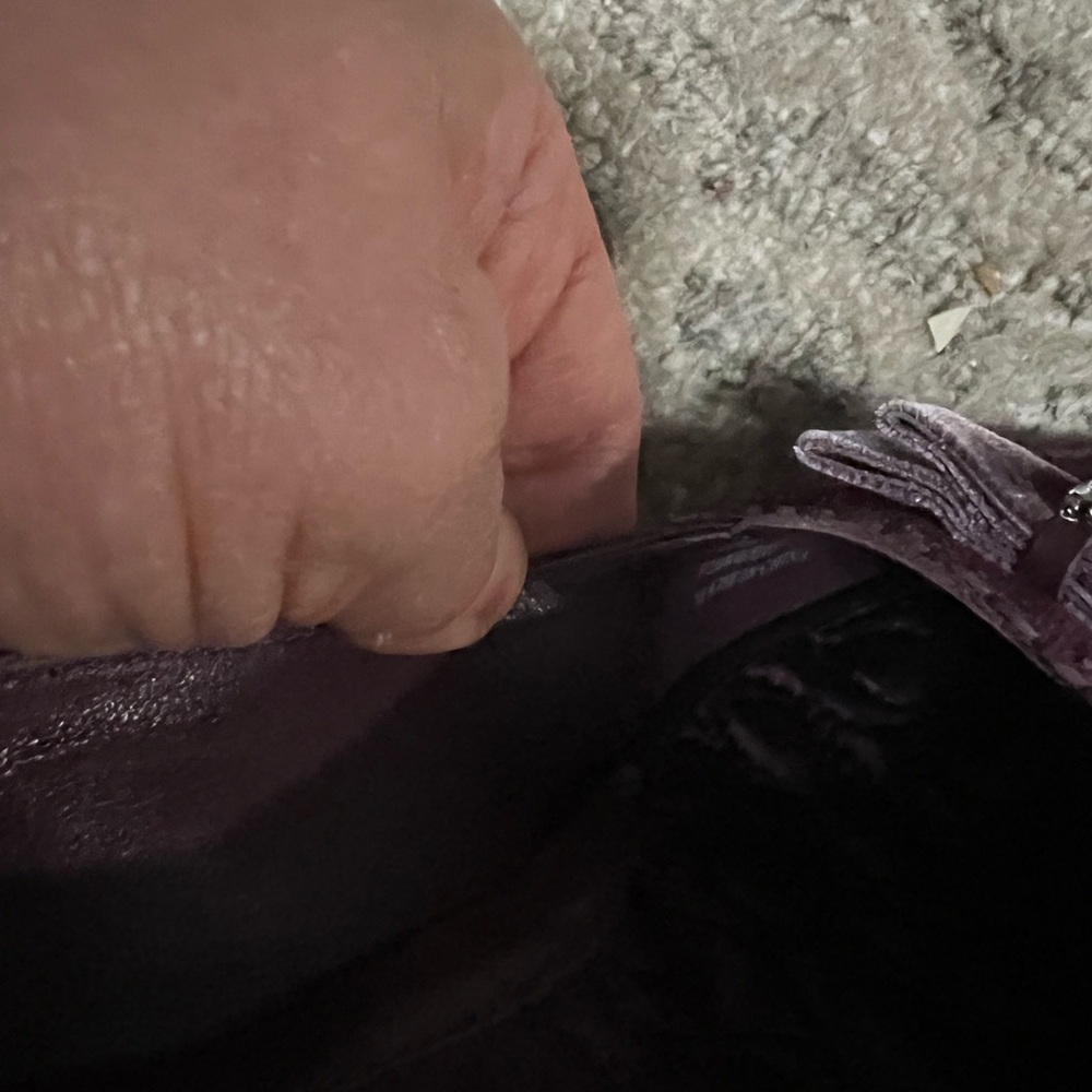 Elegant Burgundy Velvet Loafers - Picture 8 of 8